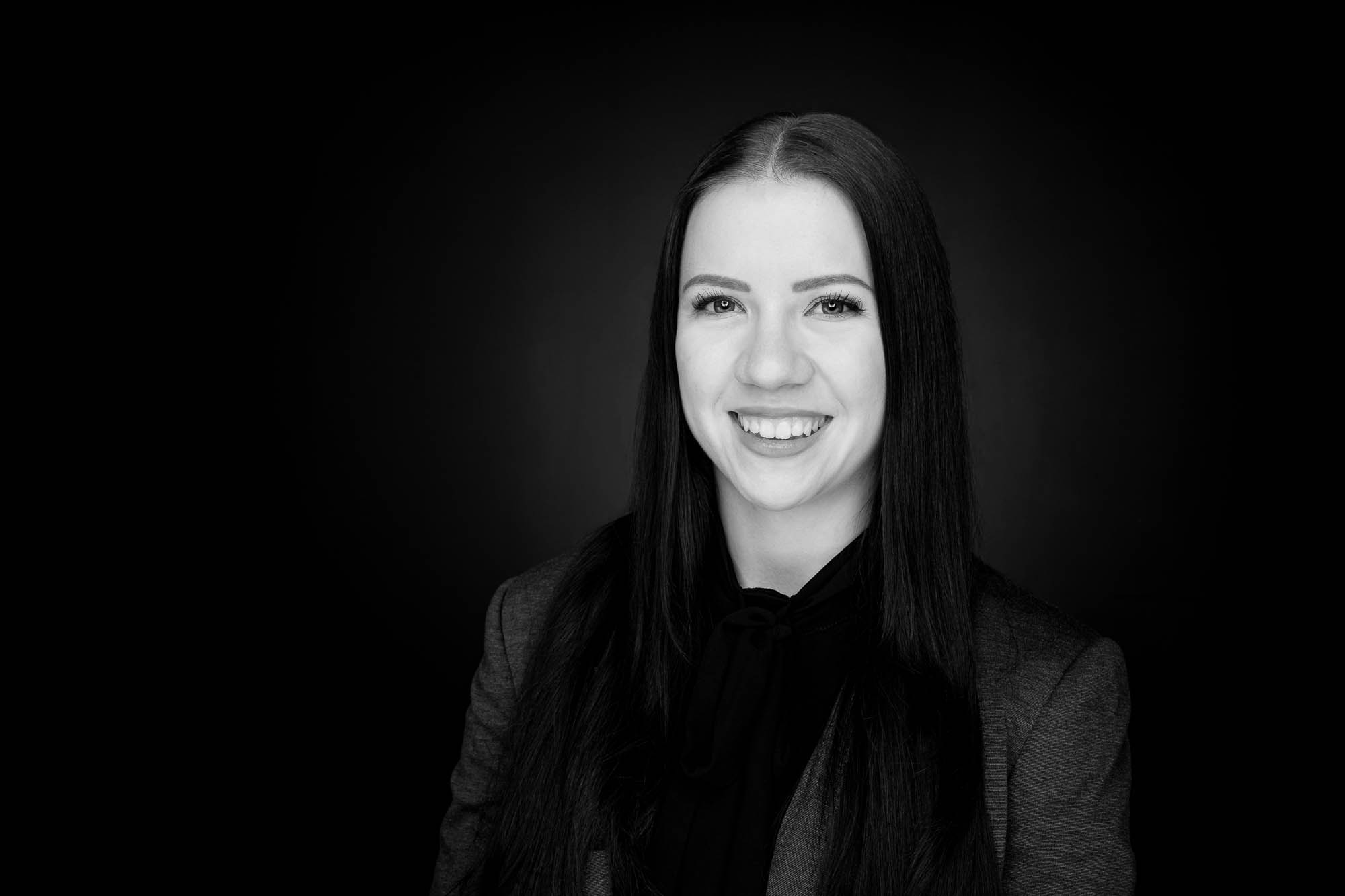 Export x3 Headshot  06289 Dez 01 2019 Bearbeitet Headshots 2019  Miro Nicole Nadine